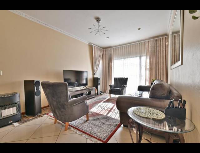 4 BEDROOM HOUSE FOR SALE IN LIEFDE EN VREDE